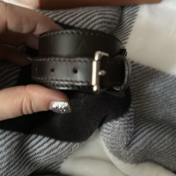 Authentic Louis Vuitton Leather Monogram Glacé Force wrap bracelet - Picture 4 of 15